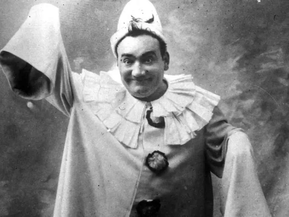 Vesti la giubba - Enrico Caruso, in the lead role in Leoncavallo's opera Pagliacci (Clowns). (1910)