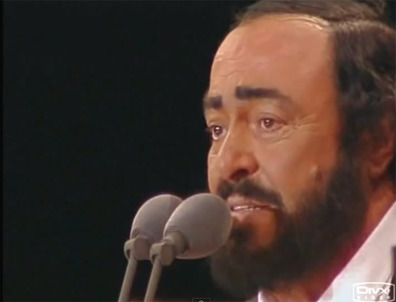 Luciano Pavarotti sings Caruso
