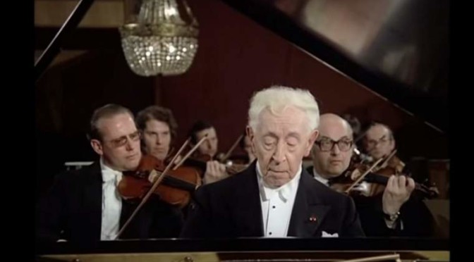 Arthur Rubinstein plays Grieg's Piano Concerto