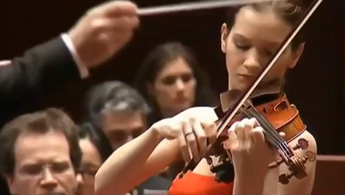 Hilary Hahn performs Mendelssohn Violin Concerto