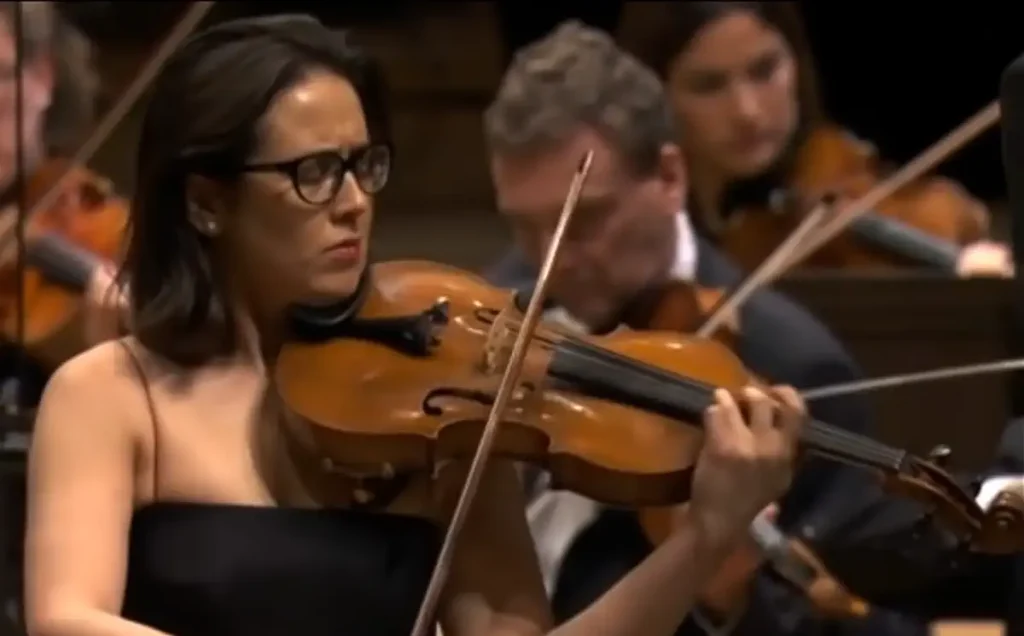 Yulia Deyneka performing Mozart Sinfonia Concertante