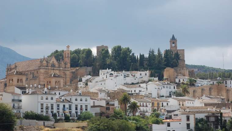 De Antequera sale el Moro is a historic song about the Spanish city of Antequera.