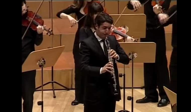 Lucas Macías plays Johann Sebastian Bach's "Oboe d'amore Concerto in A Major", BWV 1055