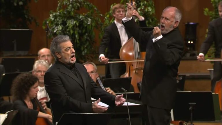 Plácido Domingo sings Amor, vida de mi vida