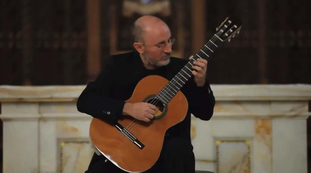 Michael Lucarelli plays Ave Maria (Schubert)