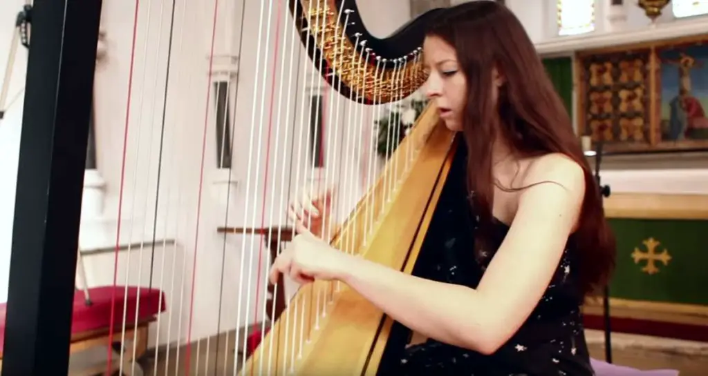 Amy Turk plays Toccata and Fugue in D Minor (Bach) on harp