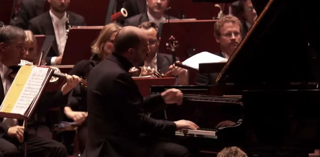 Sergei Rachmaninoff - Rhapsody on a Theme of Paganini (hr-Sinfonieorchester, piano: Kirill Gerstein)