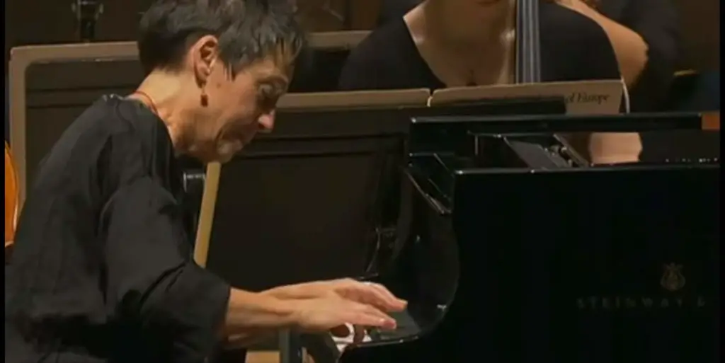 Maria João Pires plays Mozart's Piano Concerto No. 27