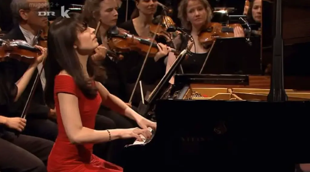 Alice Sara Ott performs Edvard Grieg's Piano Concerto in A minor, Op. 16