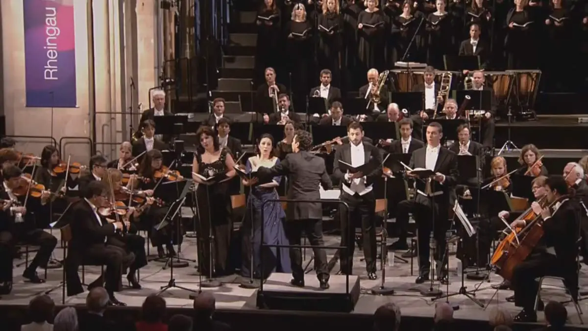 Rossini: Stabat Mater [hr-Sinfonieorchester, MDR Rundfunkchor, Andrés Orozco-Estrada]