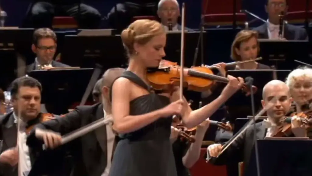 Julia Fischer plays Dvořák Violin Concerto