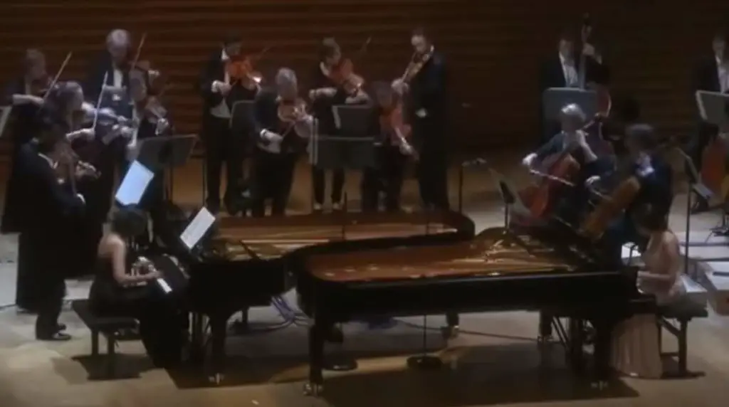 Khatia and Gvantsa Buniatishvili performs Bach - Concerto in C minor, BWV 1062