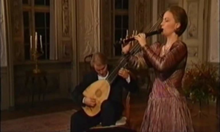 Michala Petri and Lars Hannibal plays Bach