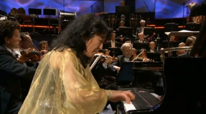 Mitsuko Uchida performs Beethoven - Piano Concerto No. 4 (BBC Proms 2013)