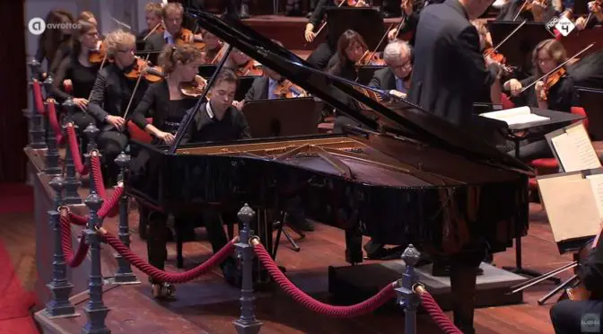 Dejan Lazić performs Wolfgang Amadeus Mozart's Piano Concerto No. 23