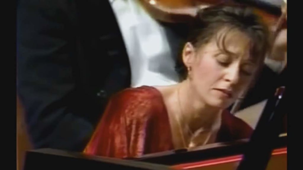 Maria João Pires performs Mozart's Piano Concerto No. 17