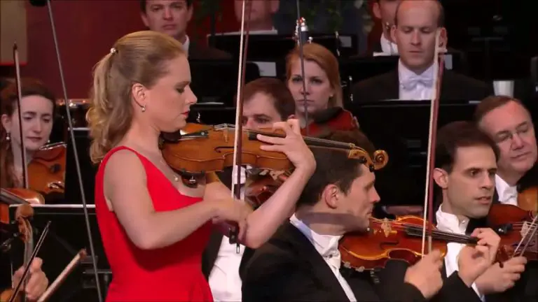 Julia Fischer performs Pablo de Sarasate Carmen Fantasy