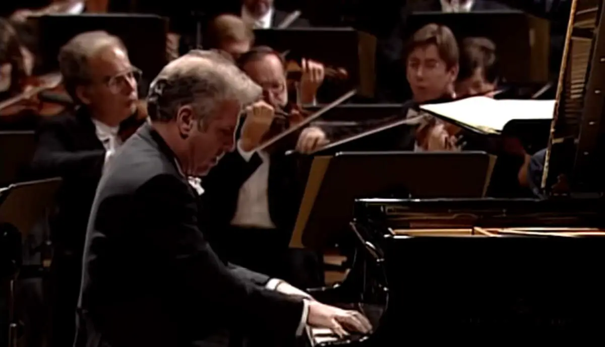 Daniel Barenboim performs Tchaikovsky Piano Concerto No. 1