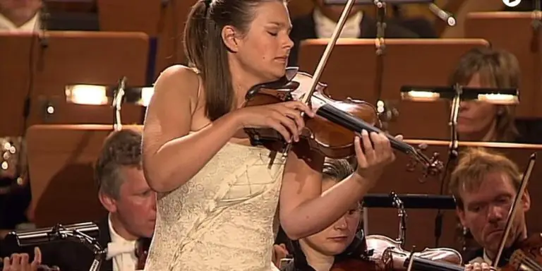 Janine Jansen performs Tchaikovsky Violin Concerto