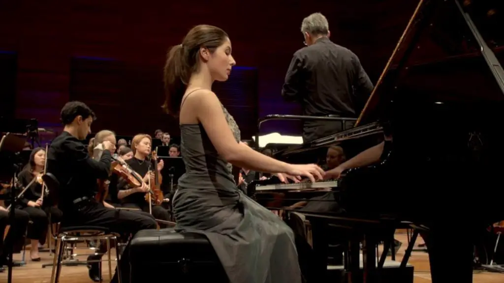 Alina Bercu performs Beethoven Piano Concerto No. 5