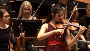 María Dueñas performs Niccolò Paganini Violin Concerto No. 1