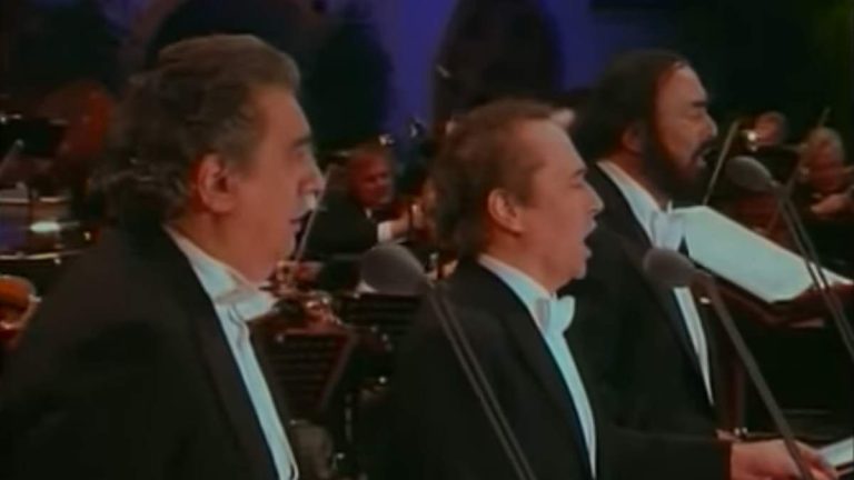 Three Tenors (Luciano Pavarotti, José Carreras, and Plácido Domingo) sing Franz Schubert Ständchen (Serenade)