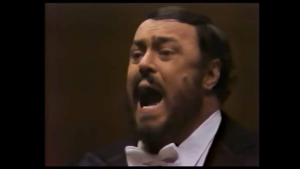 Paarotti sings Nessun Dorma at the Lincoln Center in 1979