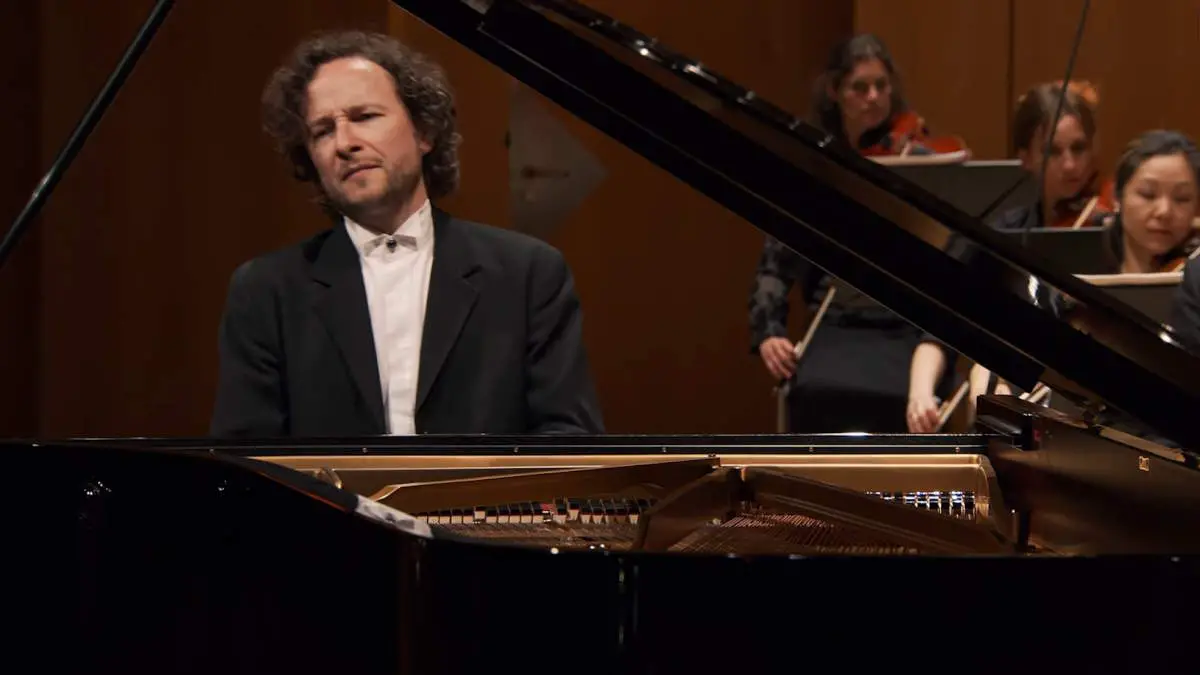 Martin Helmchen performs Mozart Piano Concerto No. 17
