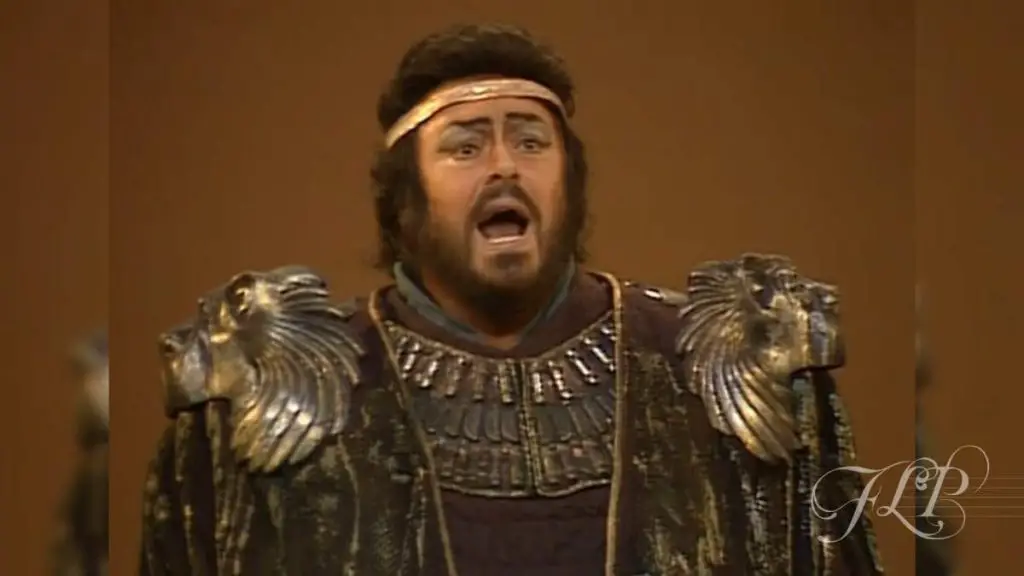 Pavarotti sings Celeste Aida