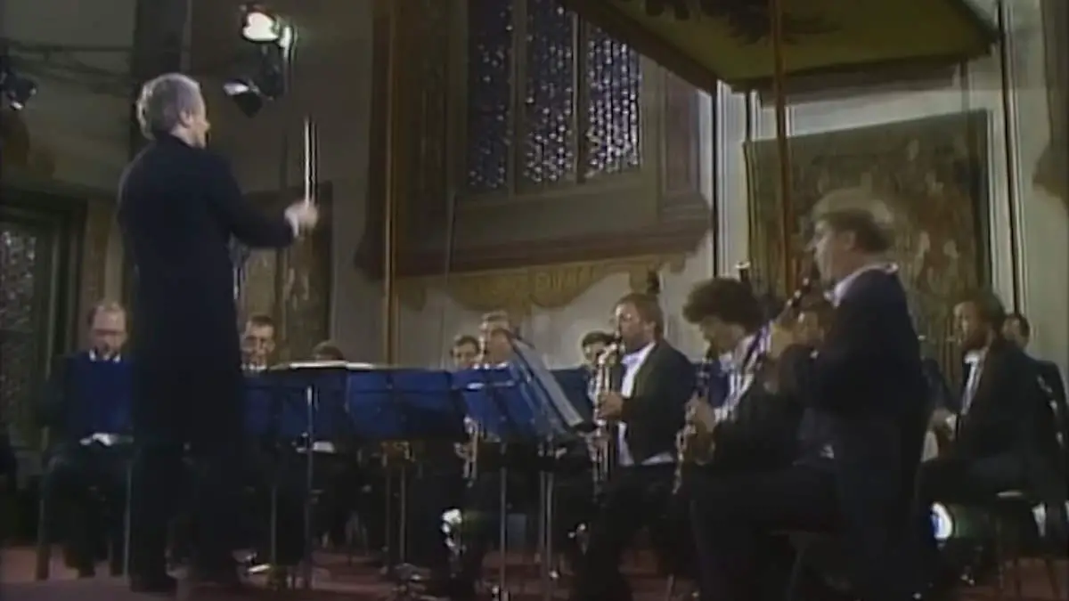 Mozart: Serenade No. 10 "Gran Partita" Sir Colin Davis, Members of the Bavarian Symphony Orchestra