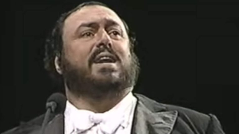 Pavarotti sings Chitarra Romana [Medison Square Garden, 1987]