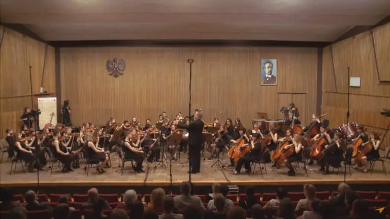 Fauré: Pavane, [Cracow Young Philharmonic, Tomasz Chmiel]