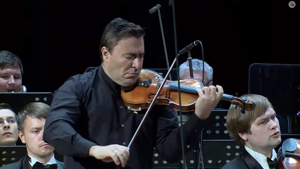 Maxim Vengerov performs Shostakovich Violin Concerto No. 1