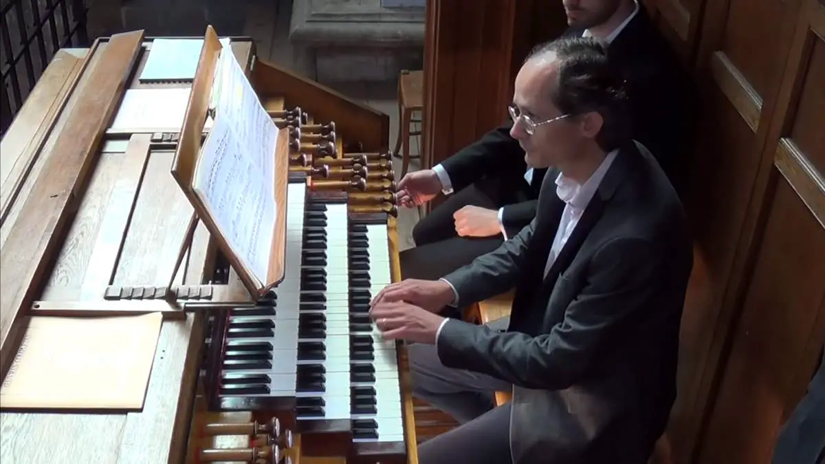 Alexis Droy performs Toccata and Fugue in D minor by Bach