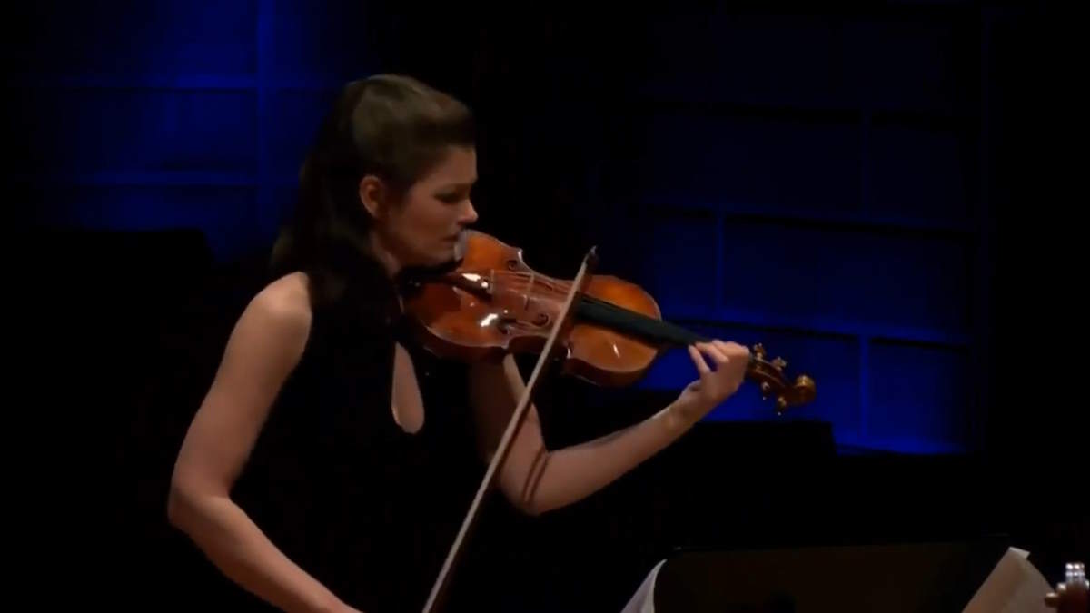 Janine Jansen performs Bach Violin Concerto in E major, BWV 1042