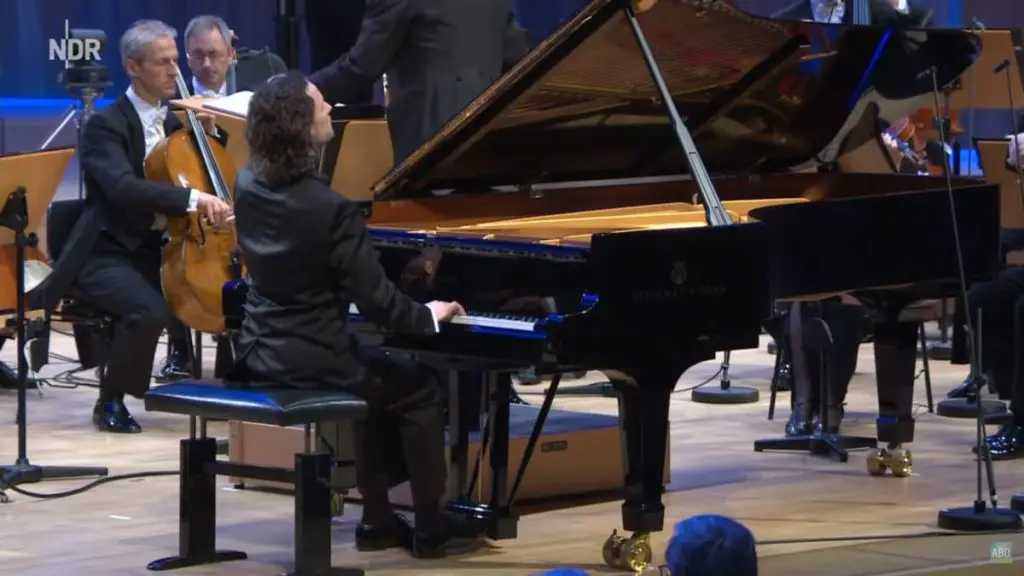 Martin Helmchen performs Mozart Piano Concerto No. 17