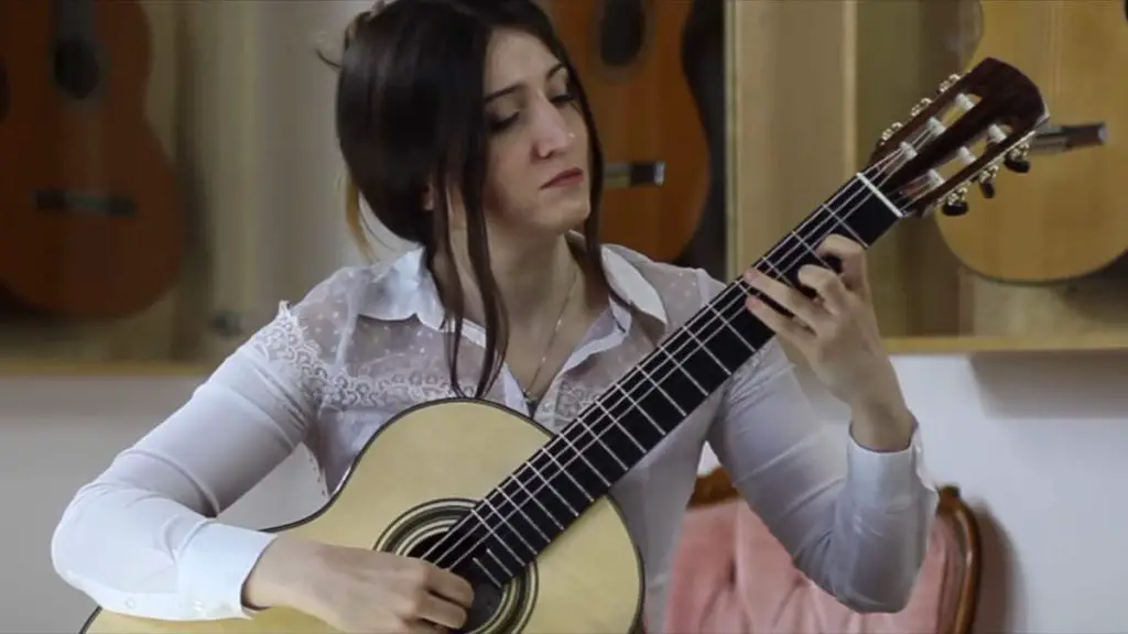 Gvaneta Betaneli plays Agustín Barrios Mangoré Vals Op. 8, No. 4 on a 2016 Roy Fankhänel guitar.