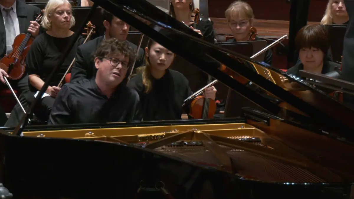 Martin James Bartlett performs Mozart Piano Concerto No. 20