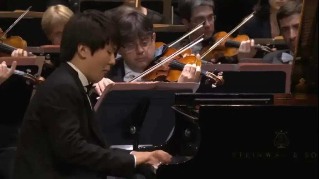 Seong-Jin Cho performs Tchaikovsky Piano Concerto No. 1