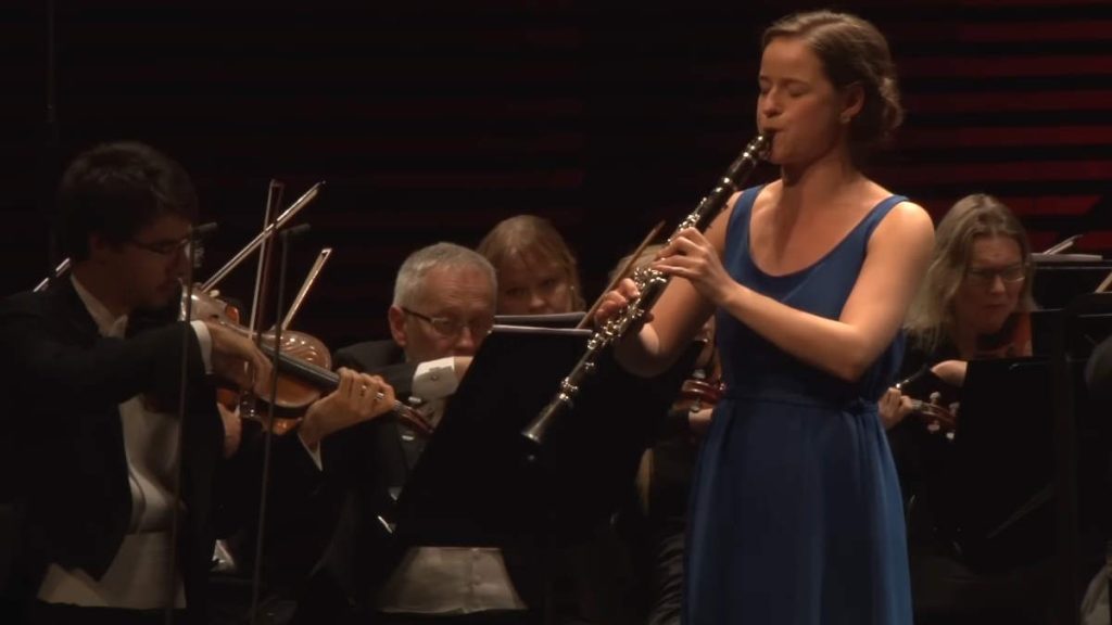 Arngunnur Árnadóttir performs Wolfgang Amadeus Mozart Clarinet Concerto