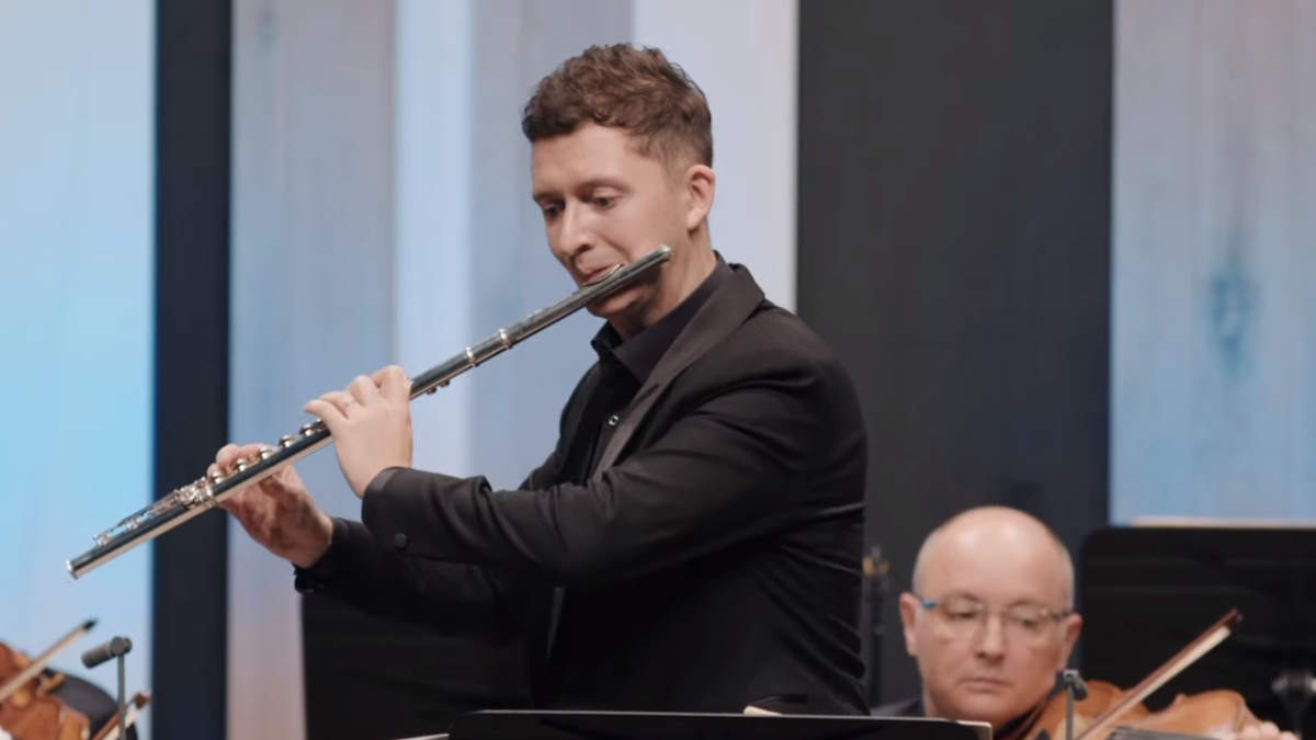 Accompanied by the Franz Liszt Chamber Orchestra, the Russian flautist Denis Bouriakov performs Carl Philipp Emanuel Bach Flute Concerto in D minor, Wq. 22