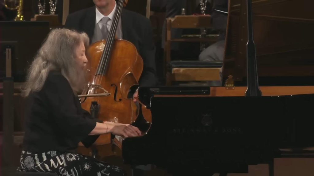 Accompanied by the Wiener Philharmoniker (Vienna Philharmonic Orchestra), the great Argentine pianist Martha Argerich performs Robert Schumann Piano Concerto in A minor, Op. 54. Conductor: Zubin Mehta.