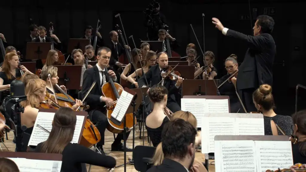 Conducted by Peter Tiboris, the Pan-European Philharmonia performsTchaikovsky Symphony No. 4