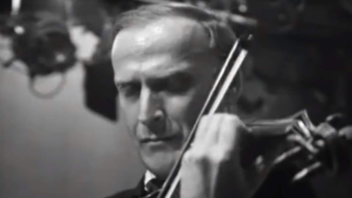 Yehudi Menuhin performs Mozart Violin Concerto No. 3