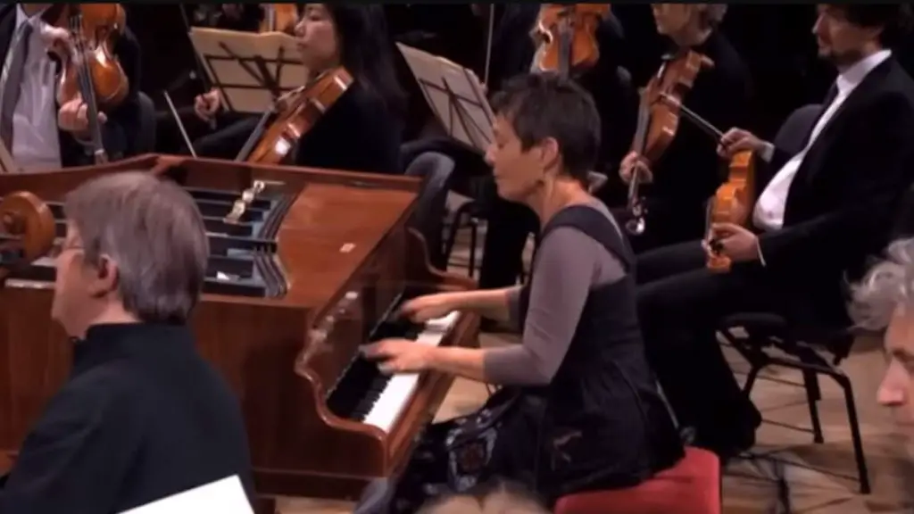 Accompanied by the Orchestra of the Eighteenth Century, Maria João Pires performs Beethoven Piano Concerto No. 3 in C minor, Op. 37. Conductor: Frans Brüggen.