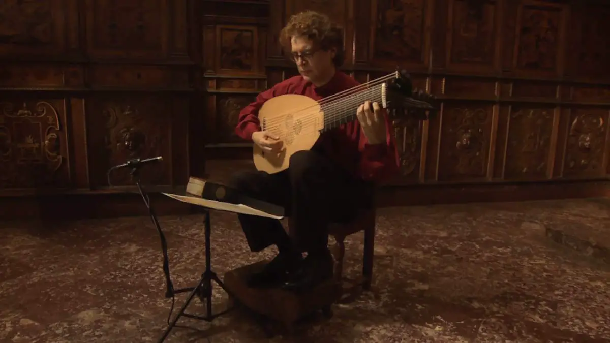 Christopher Morrongiello performs Lachrimae by John Dowland