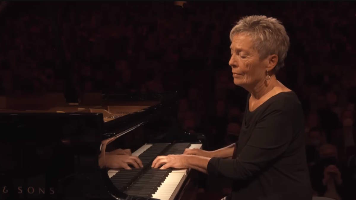 Maria João Pires performs Mozart Piano Concerto No. 9 Jeunehomme