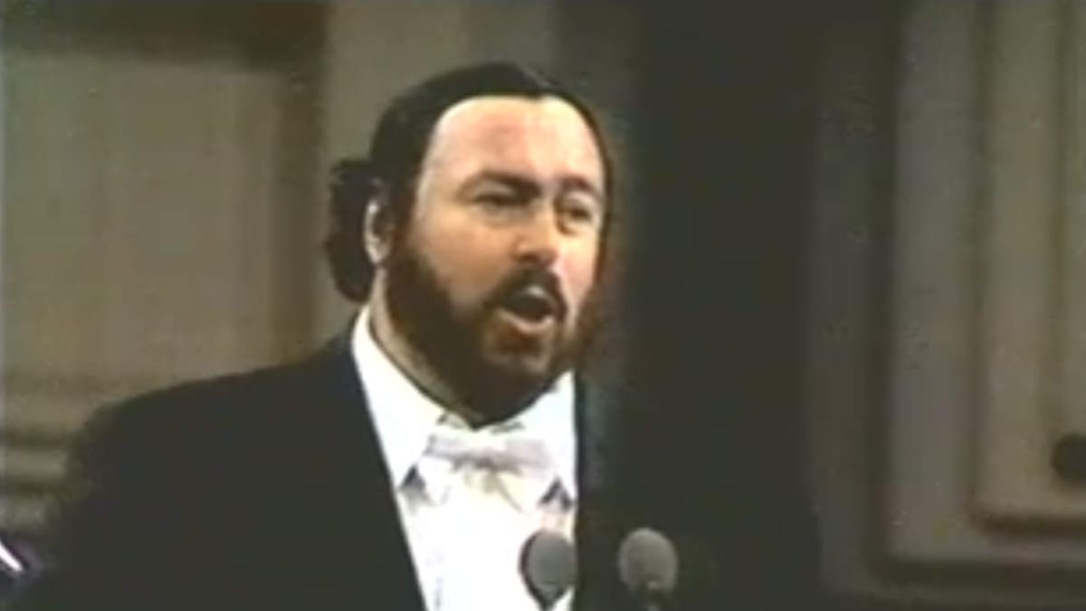 Luciano Pavarotti sings Mamma, a popular song composed in 1940 by Cesare Andrea Bixio (1896-1978) with Italian lyrics by Bixio Cherubini (1899-1987)
