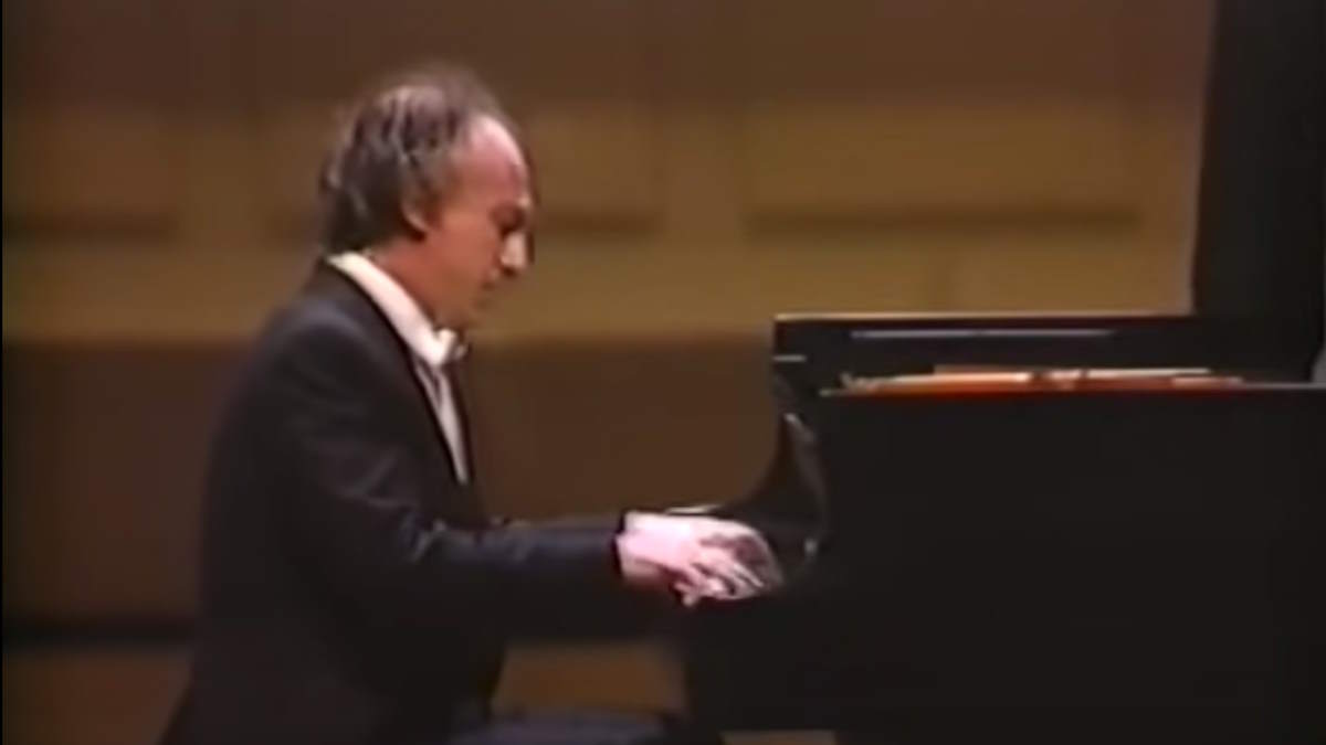 Maurizio Pollini plays Beethoven Piano Sonata No. 26