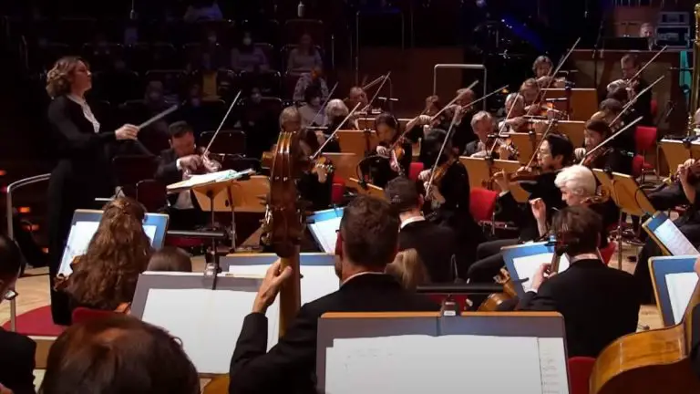 Conducted by Alondra de la Parra, the WDR Sinfonieorchester Köln performs Maurice Ravel Boléro